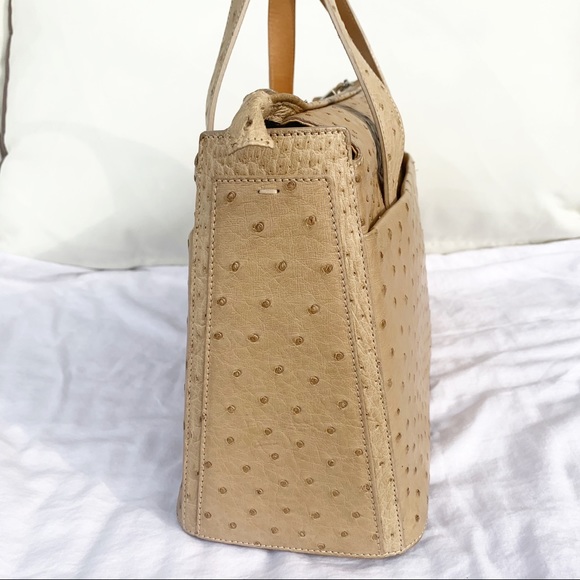 Burberry London ostrich tote handbag cream beige - Picture 6 of 10
